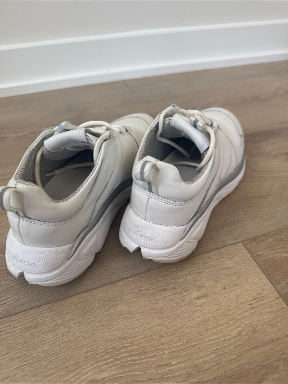HUGO White Leather Casual Sneakers - Picture 5 of 7